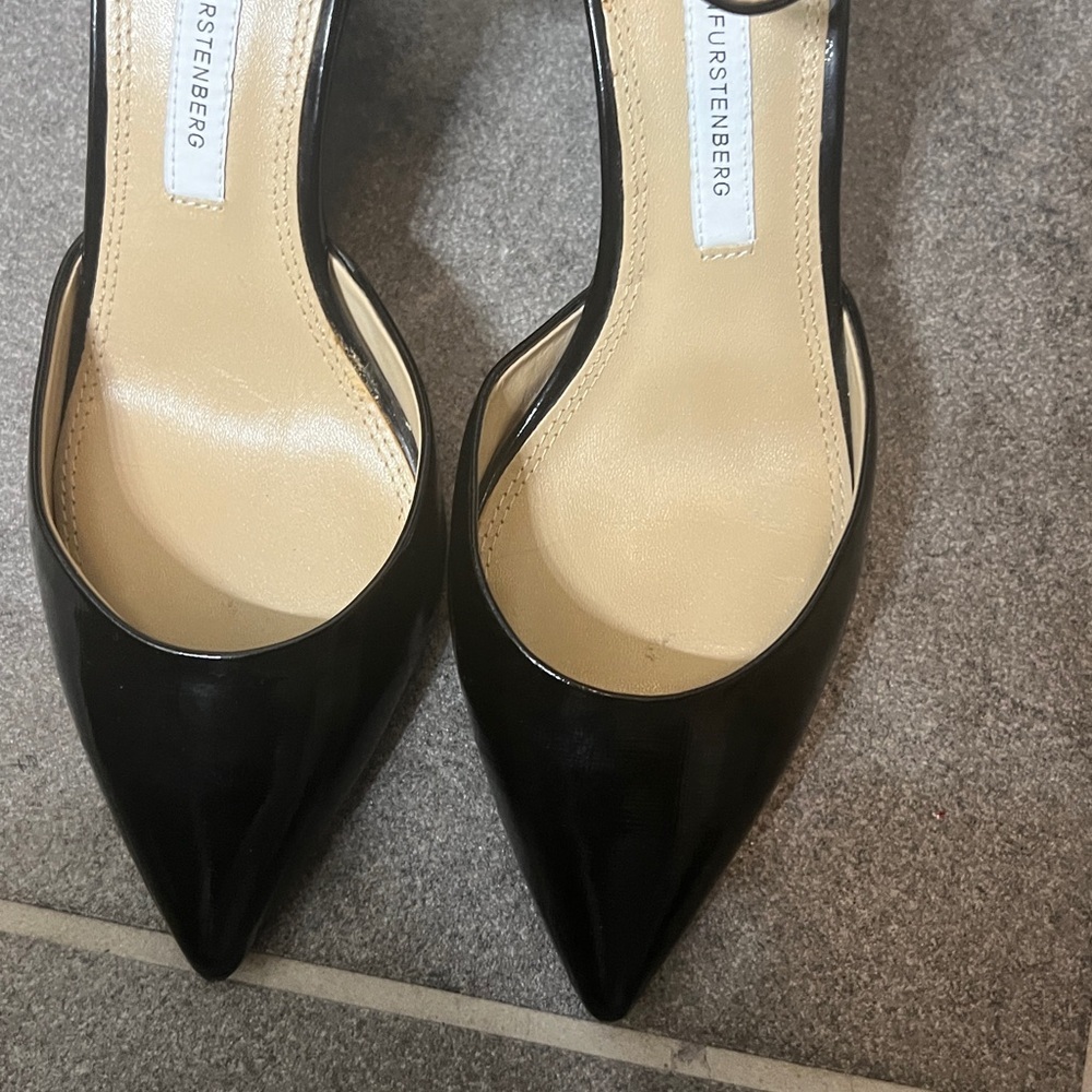 Diane Von Furstenberg women’s shoes Sz 5.5 Wedge Black Patent Ankle Wrap pointed - Picture 5 of 10